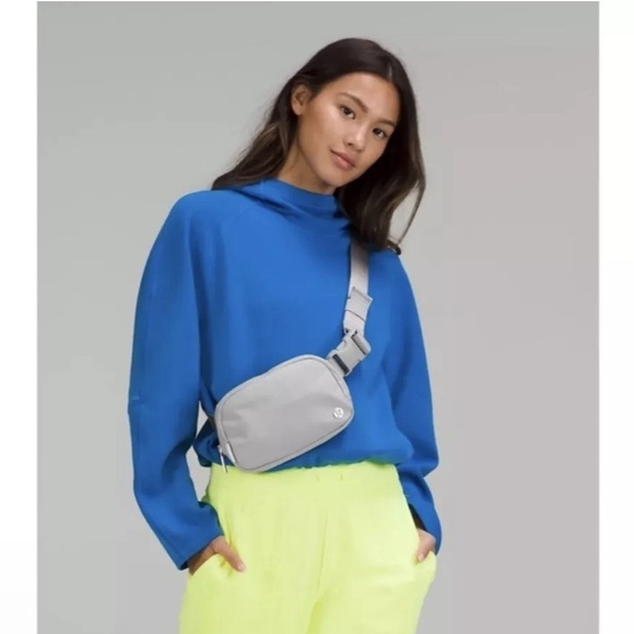 Lululemon Everywhere Silver Drop Belt Bag New NWT RARE letters on belt - Picture 2 of 8